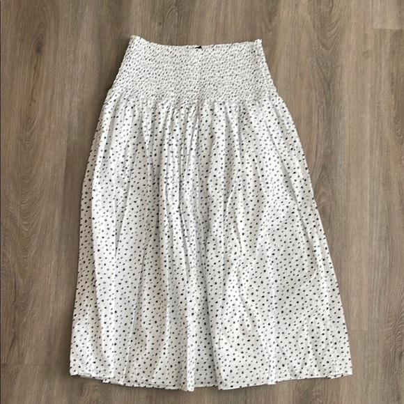 J. Crew Dresses & Skirts - J. Crew White and Navy Spotted A-Line Skirt Cotton with Crisp Cotton Slip S